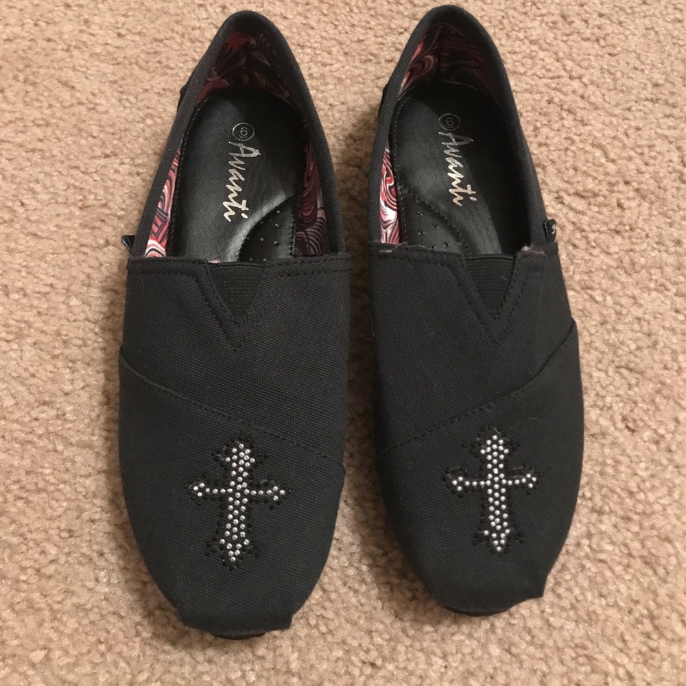 NWOT Toms style slip on shoes